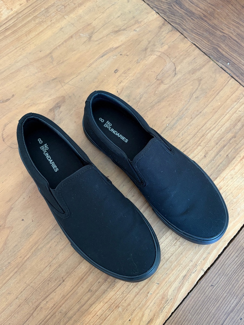 BLACK SHOES